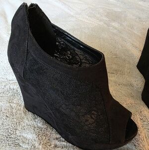 TORRID Elegant Black Lace Wedge Peep-Toe Shoes